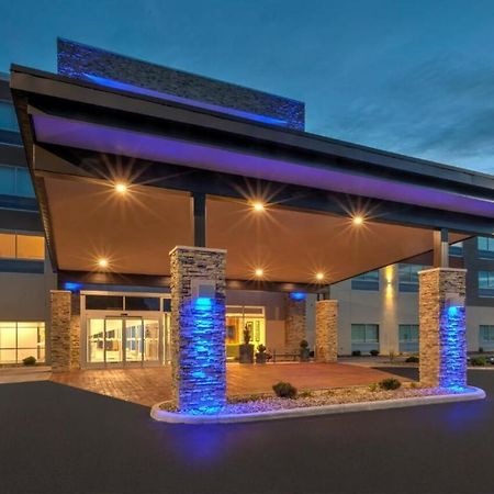 Holiday Inn Express & Suites - Milan - Sandusky Area By Ihg Bagian luar foto