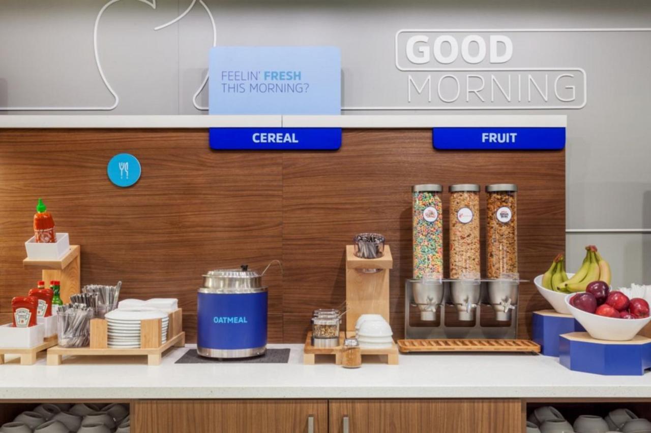 Holiday Inn Express & Suites - Milan - Sandusky Area By Ihg Bagian luar foto