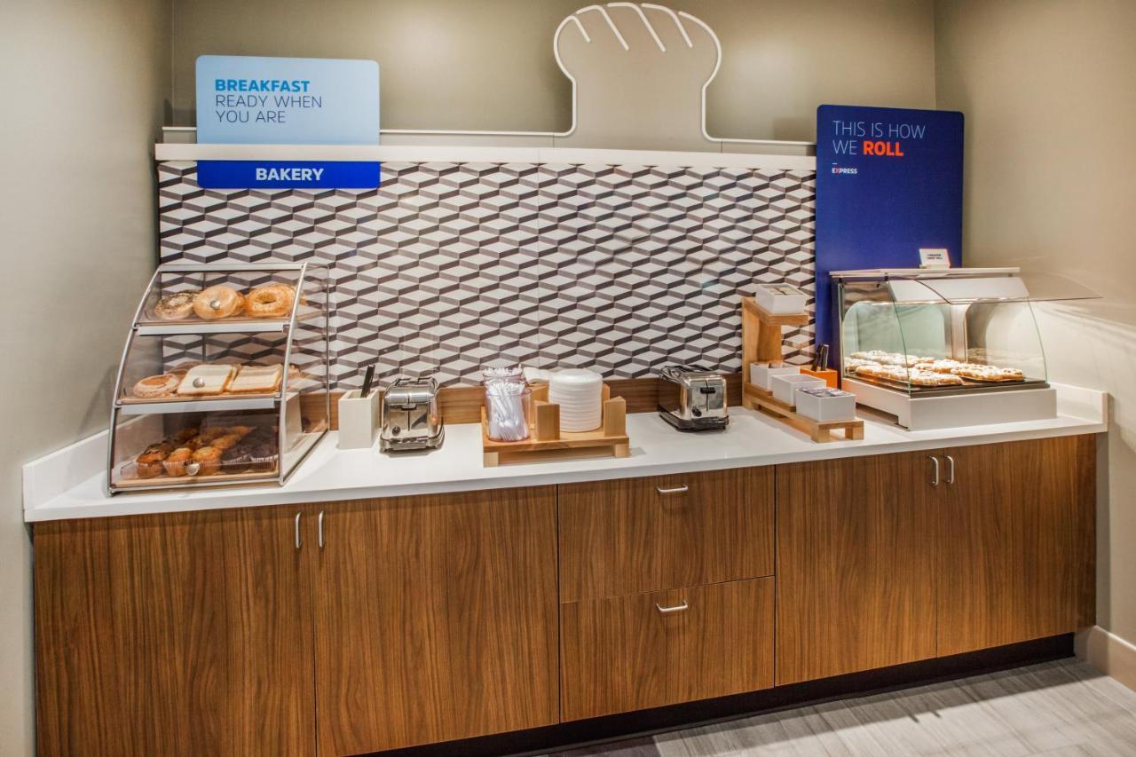 Holiday Inn Express & Suites - Milan - Sandusky Area By Ihg Bagian luar foto