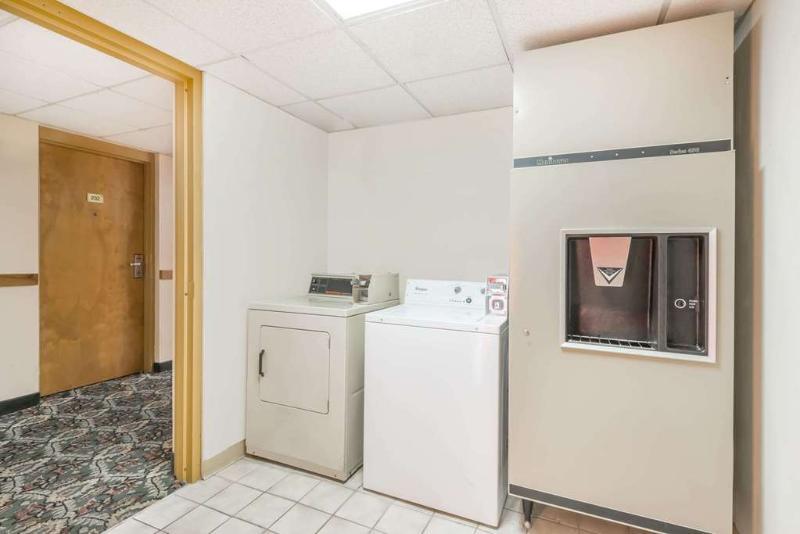 Holiday Inn Express & Suites - Milan - Sandusky Area By Ihg Bagian luar foto