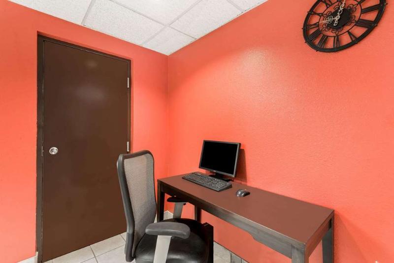 Holiday Inn Express & Suites - Milan - Sandusky Area By Ihg Bagian luar foto
