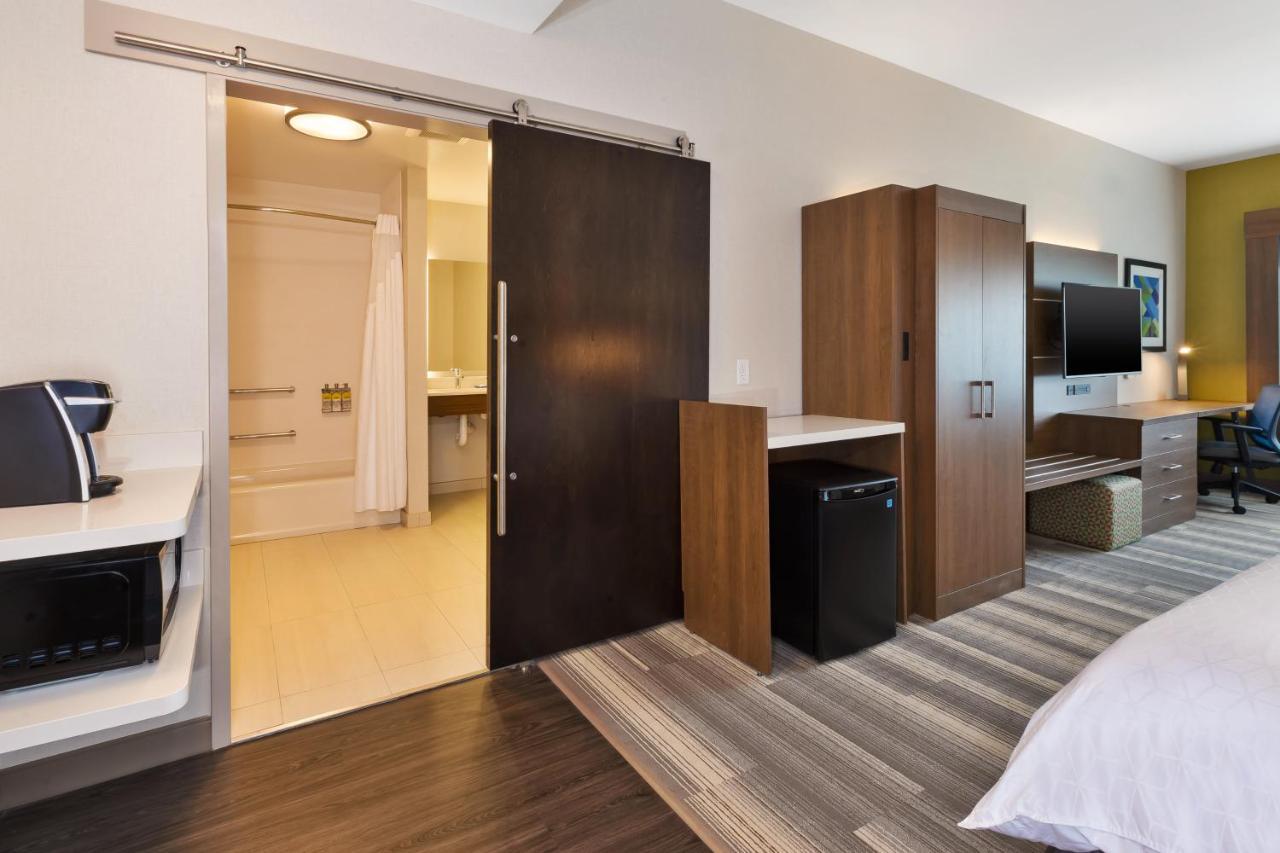 Holiday Inn Express & Suites - Milan - Sandusky Area By Ihg Bagian luar foto