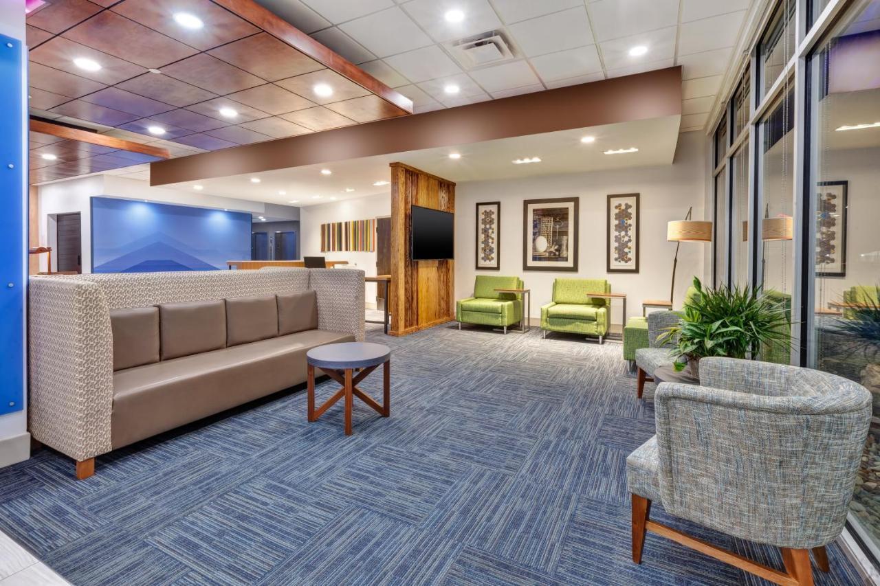 Holiday Inn Express & Suites - Milan - Sandusky Area By Ihg Bagian luar foto