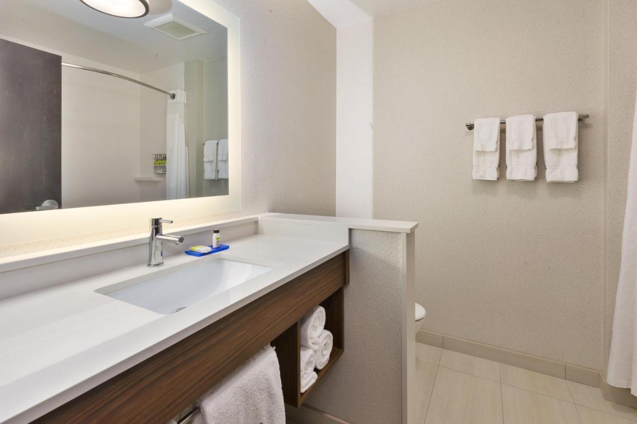 Holiday Inn Express & Suites - Milan - Sandusky Area By Ihg Bagian luar foto
