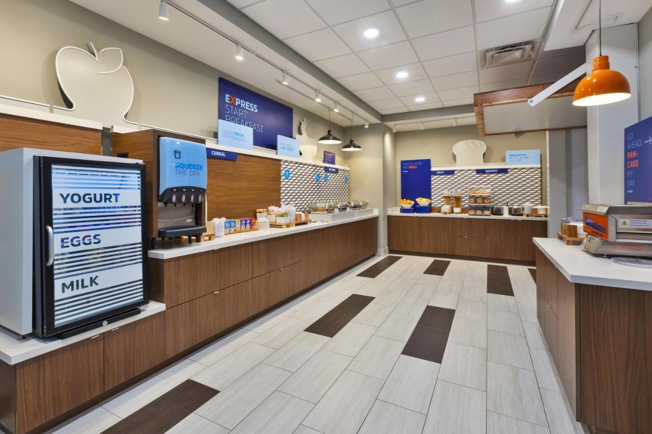 Holiday Inn Express & Suites - Milan - Sandusky Area By Ihg Bagian luar foto
