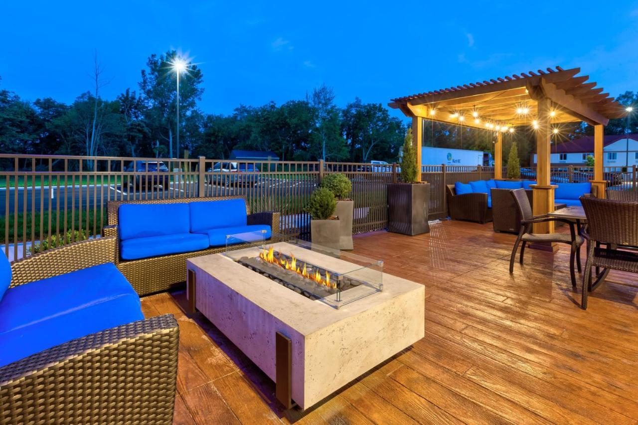 Holiday Inn Express & Suites - Milan - Sandusky Area By Ihg Bagian luar foto