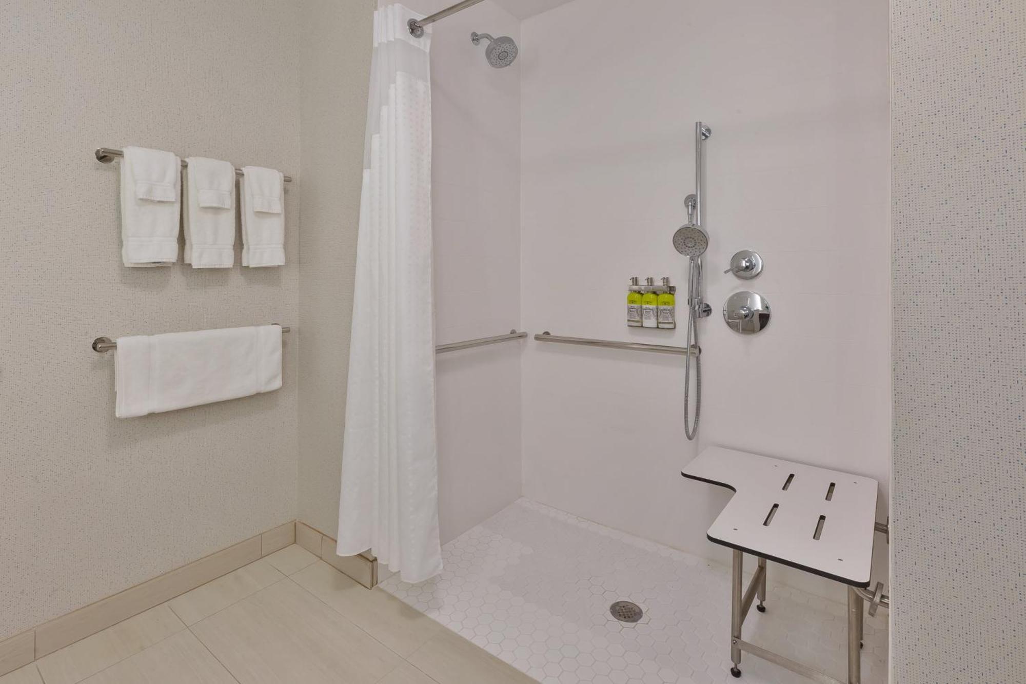 Holiday Inn Express & Suites - Milan - Sandusky Area By Ihg Bagian luar foto